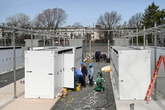 Con Edison crews working at the Fox Hills battery storage system
