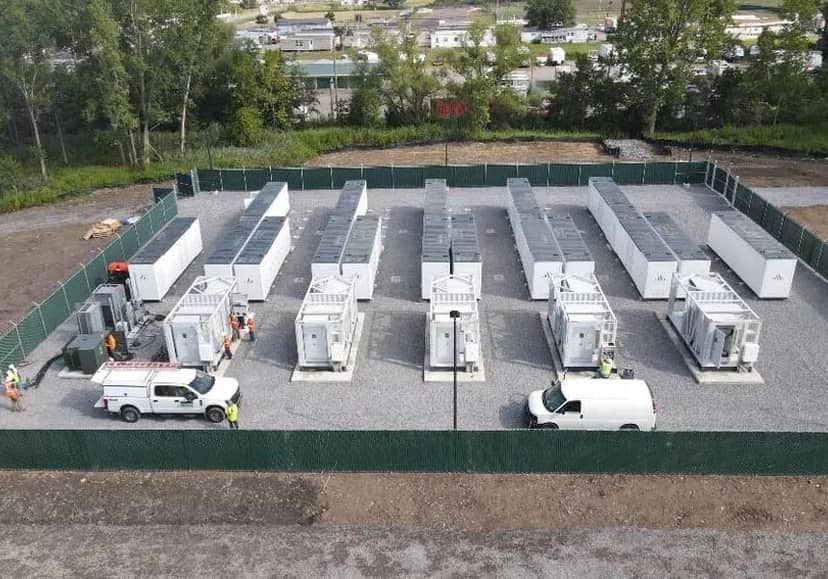 Battery enclosures and power equipment at the KCE NY 6 project.